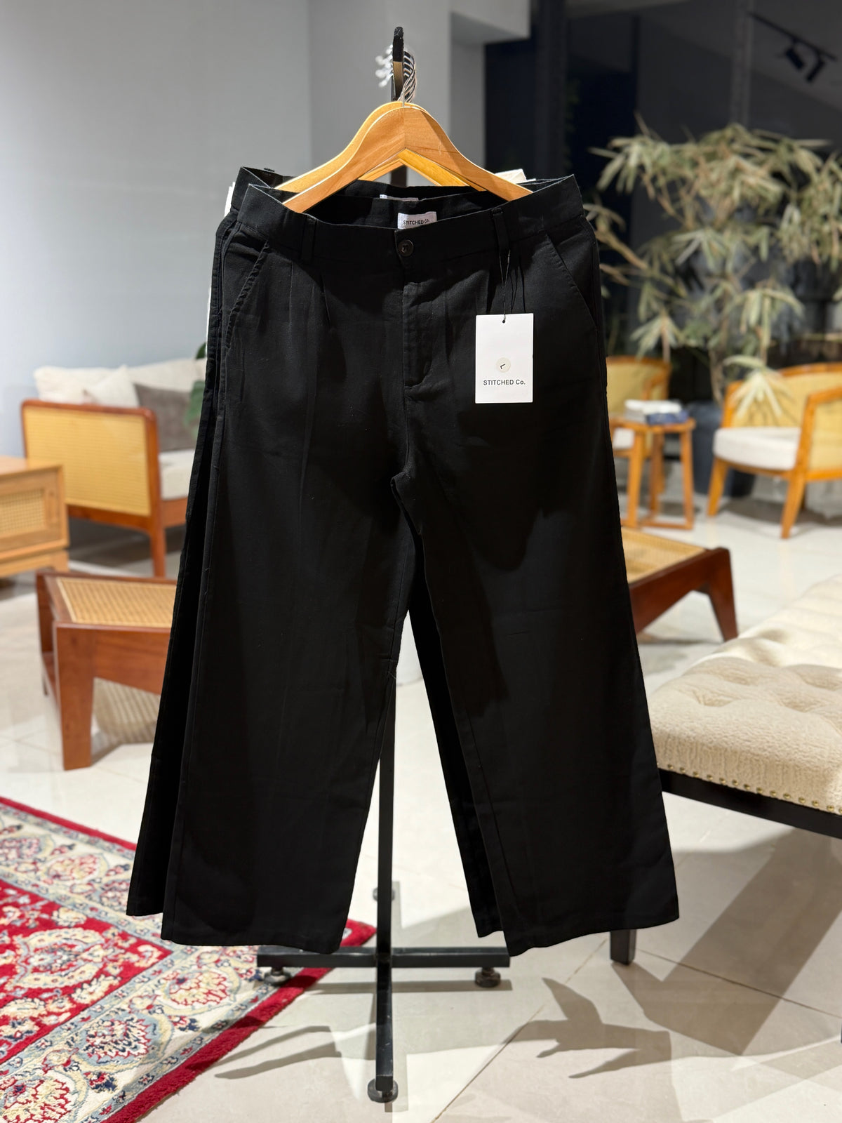 Crisp Pleated Baggy Pant - Black