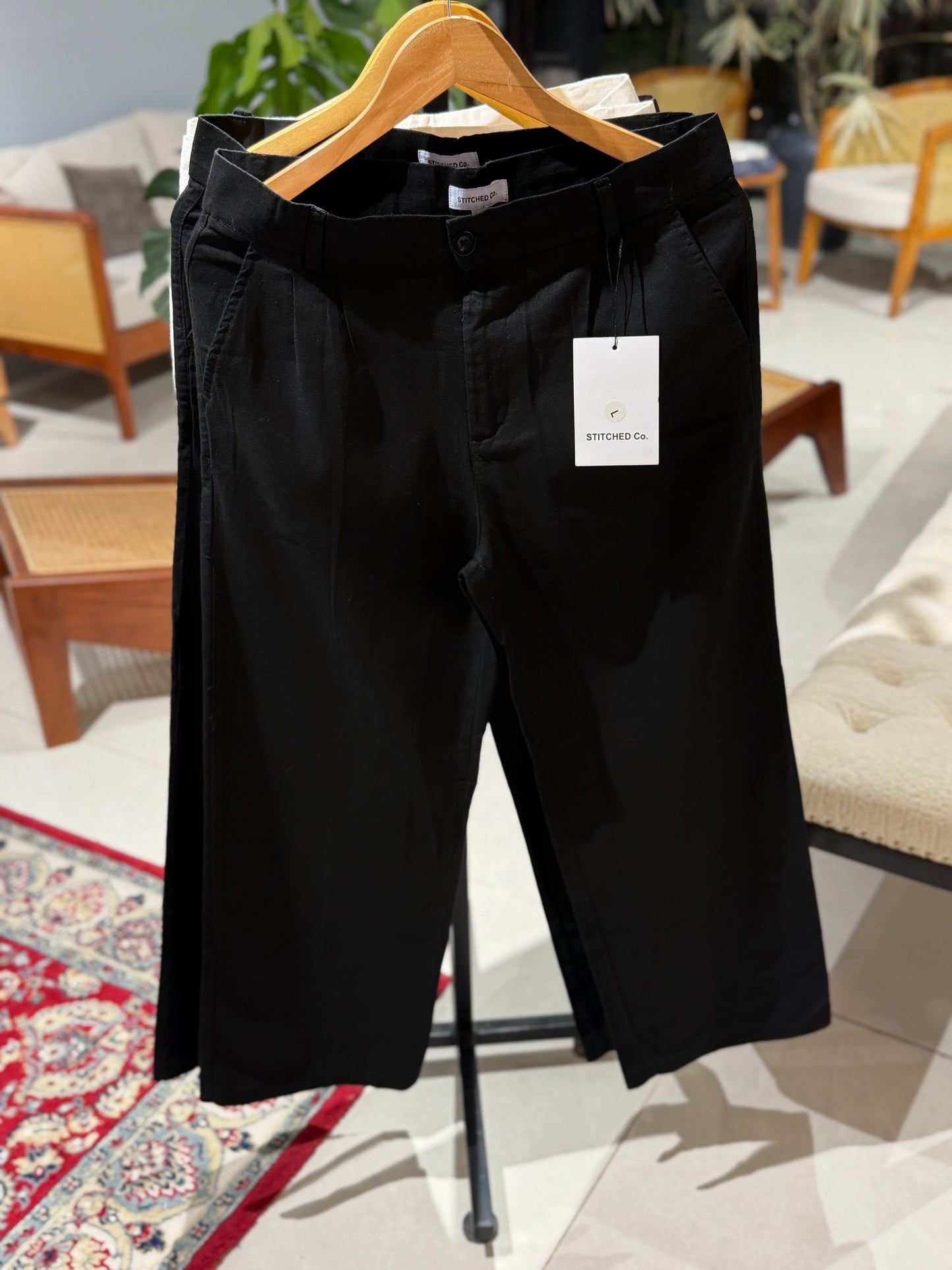 Crisp Pleated Baggy Pant - Black